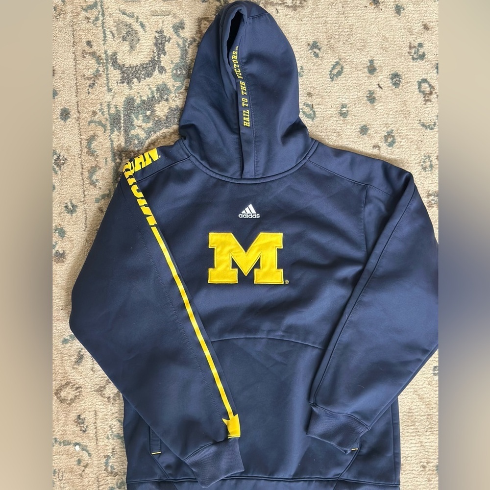 Navy Adidas Michigan Wolverines hoodie with yellow accents
Size: Kids large